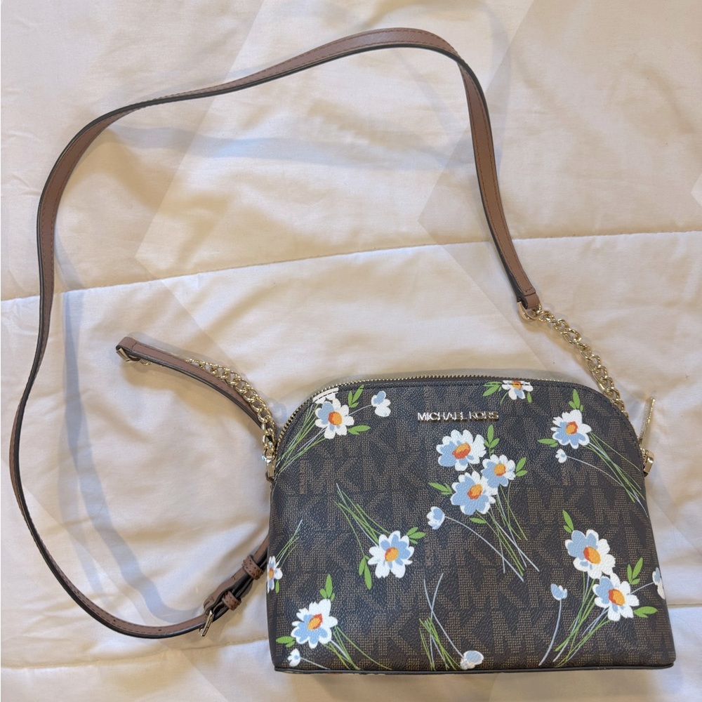 Cindy MK Crossbody Bag w/ Daisy pattern 🌼